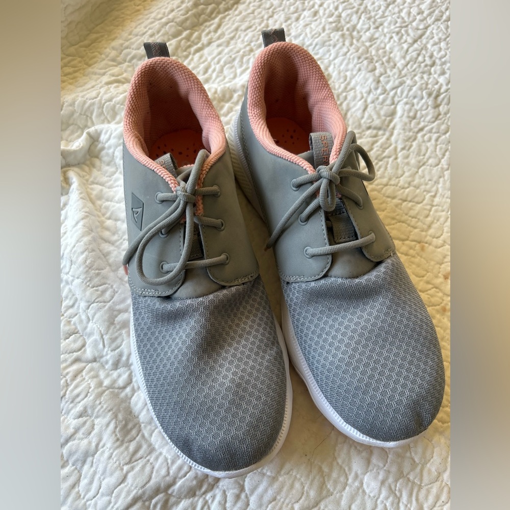 Sperry Fathom women’s sneakers size 11. Grey fabric/leather look w/pink Great!